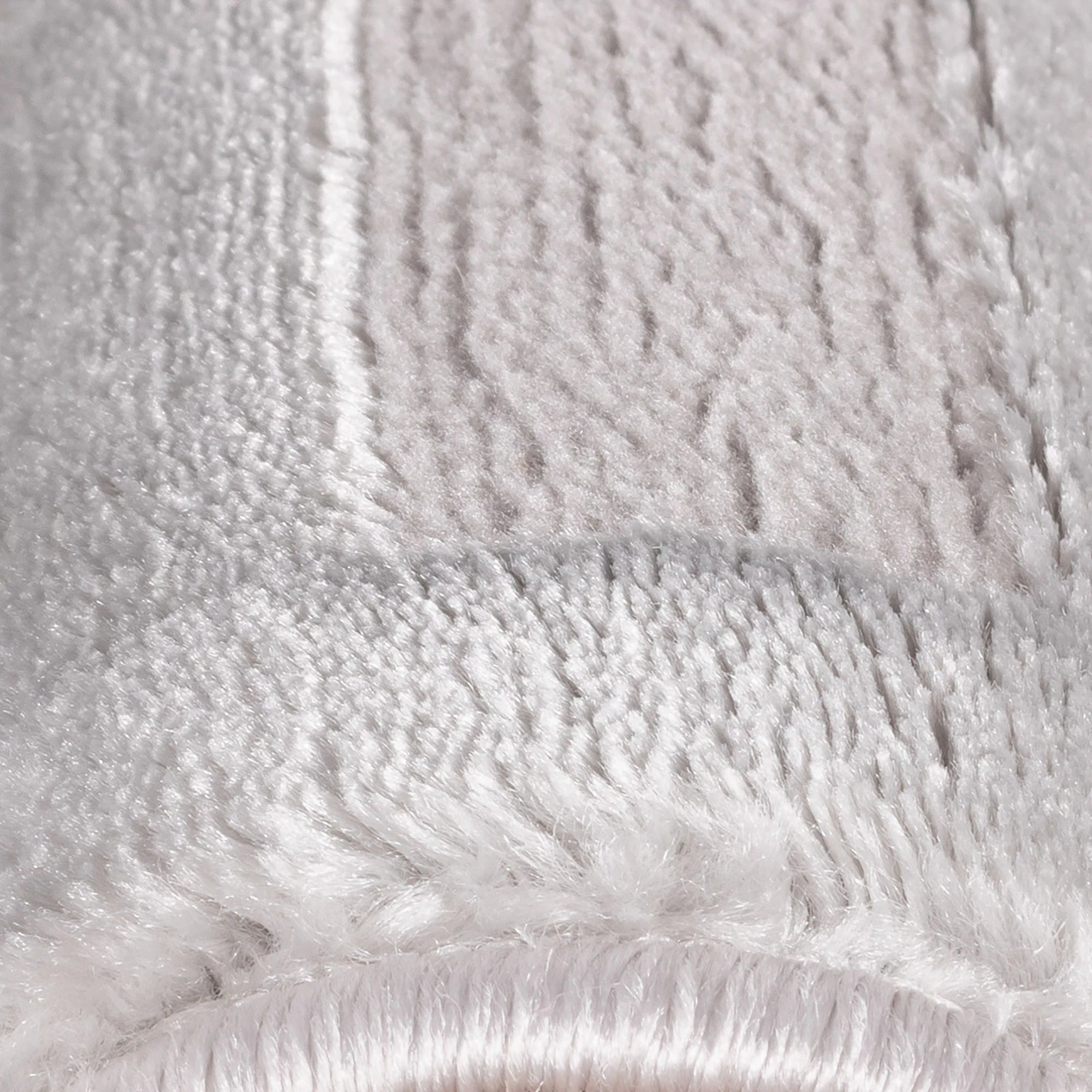 Moderner Teppich mit Labyrinthmuster | Silber