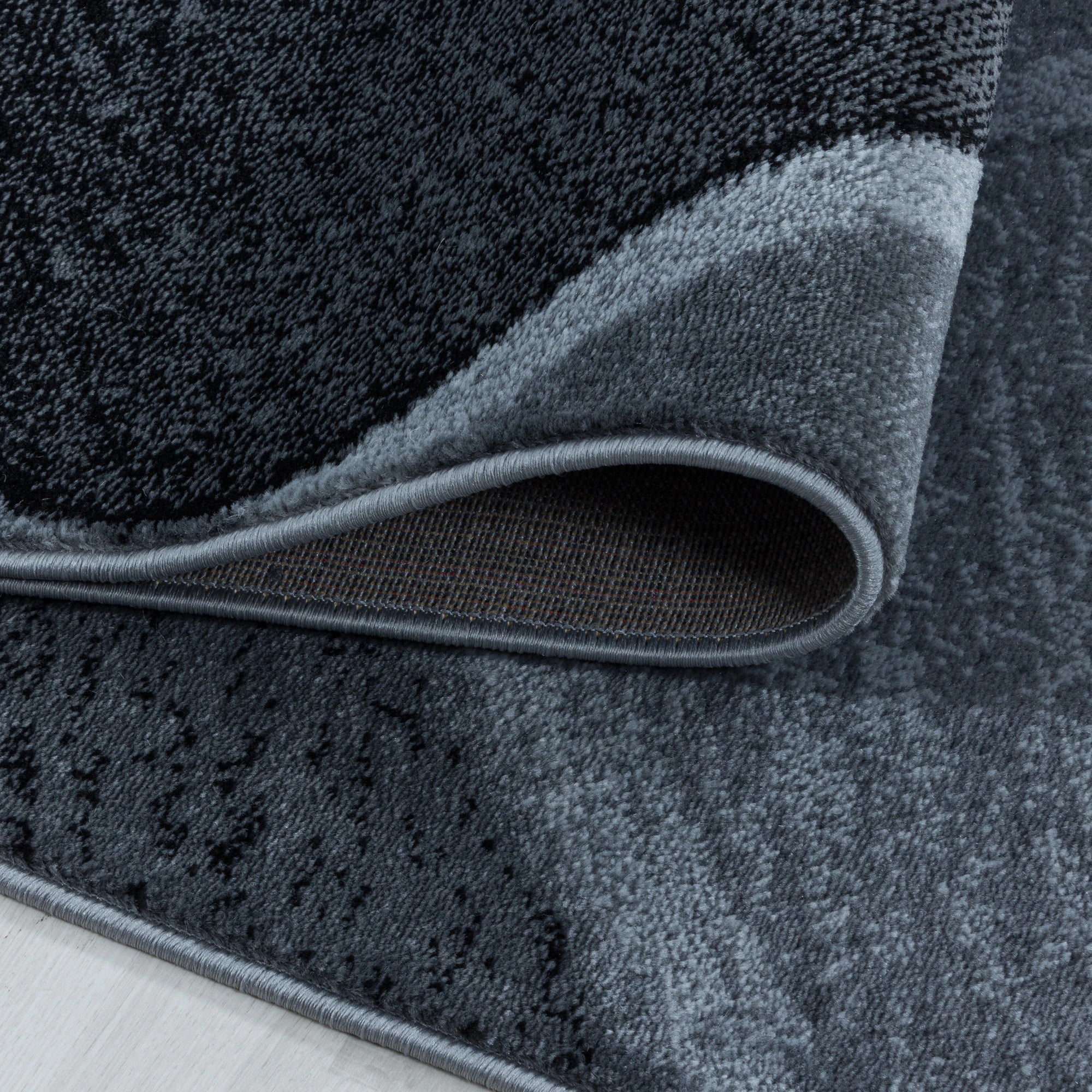 Wohnzimmer mit Rautenmuster | Schwarz