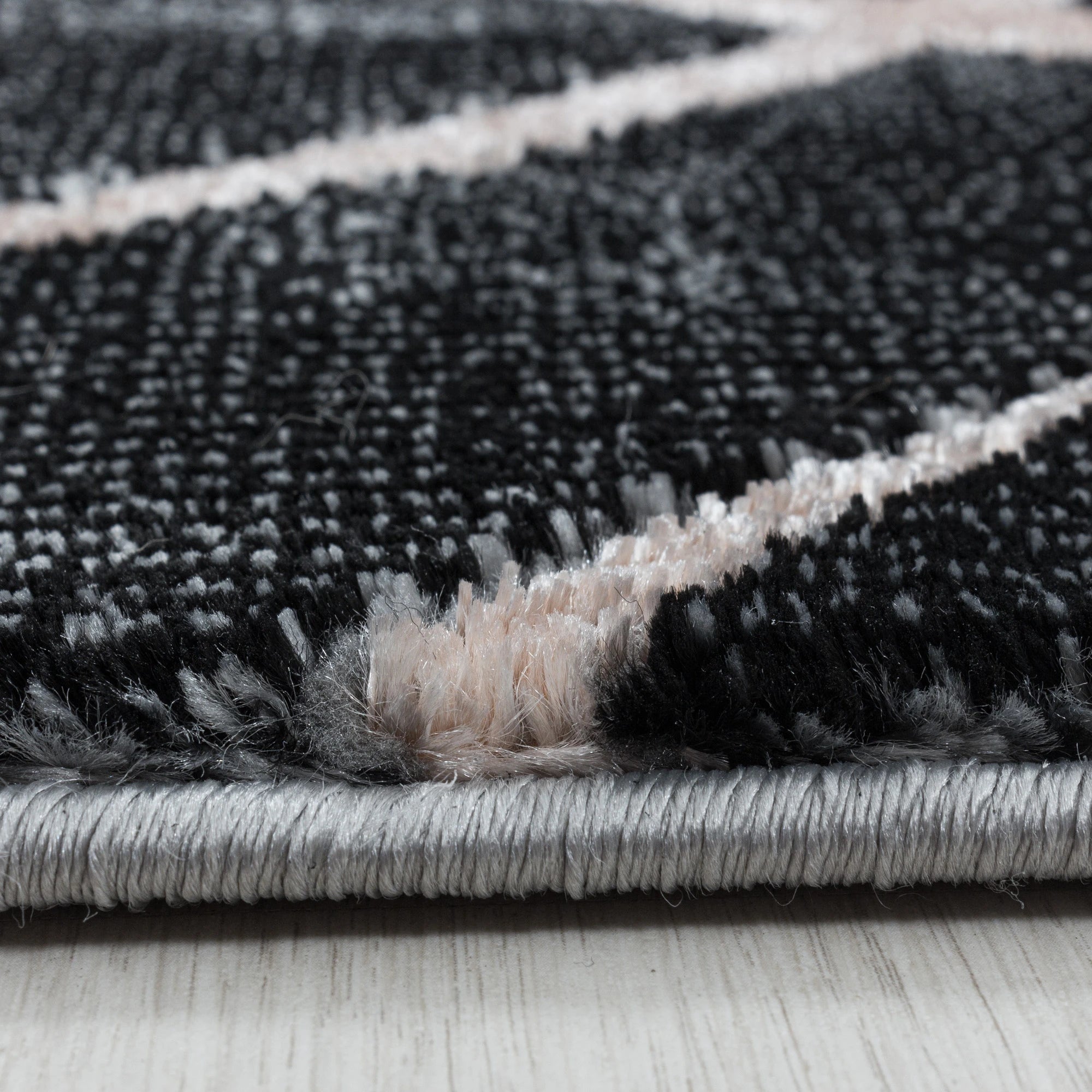 Moderner Teppich in Marmoroptik mit Rankenmuster | Bronze