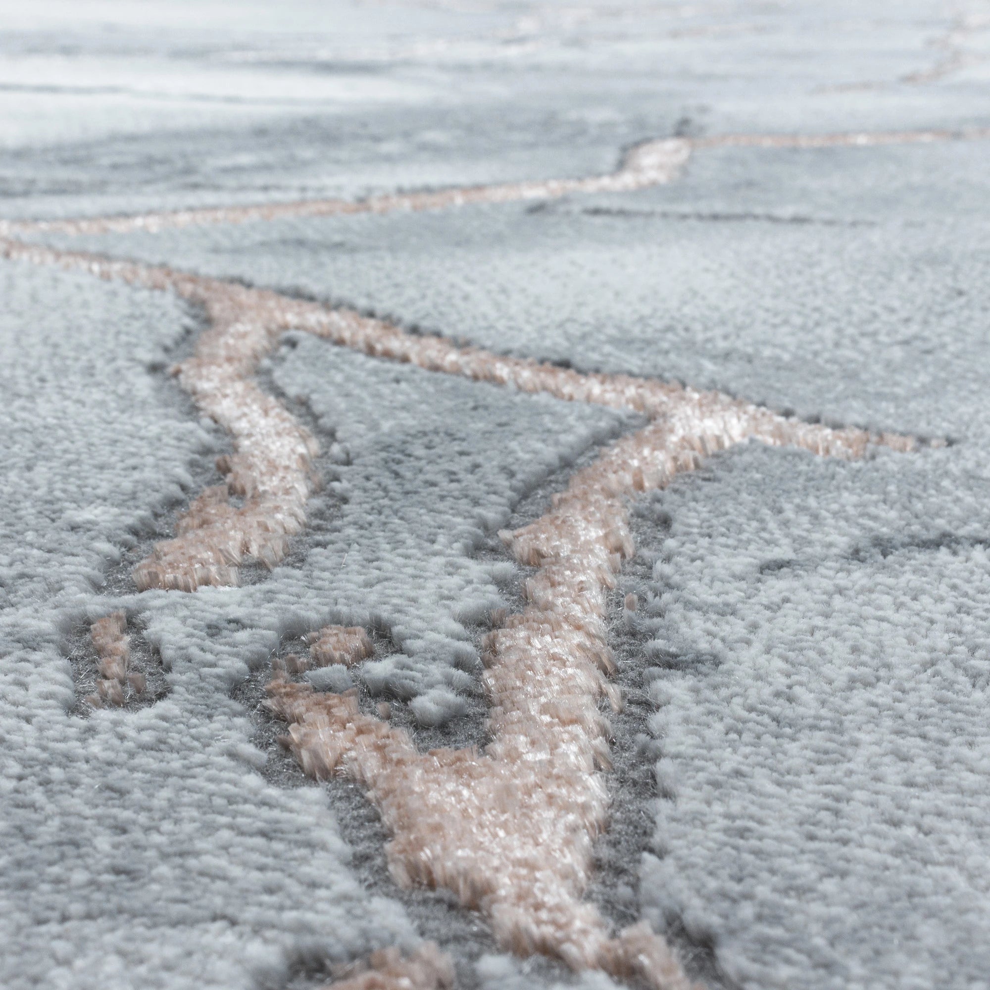 Luxuriöser Hochglänzender Teppich mit Marmoradern | Bronze