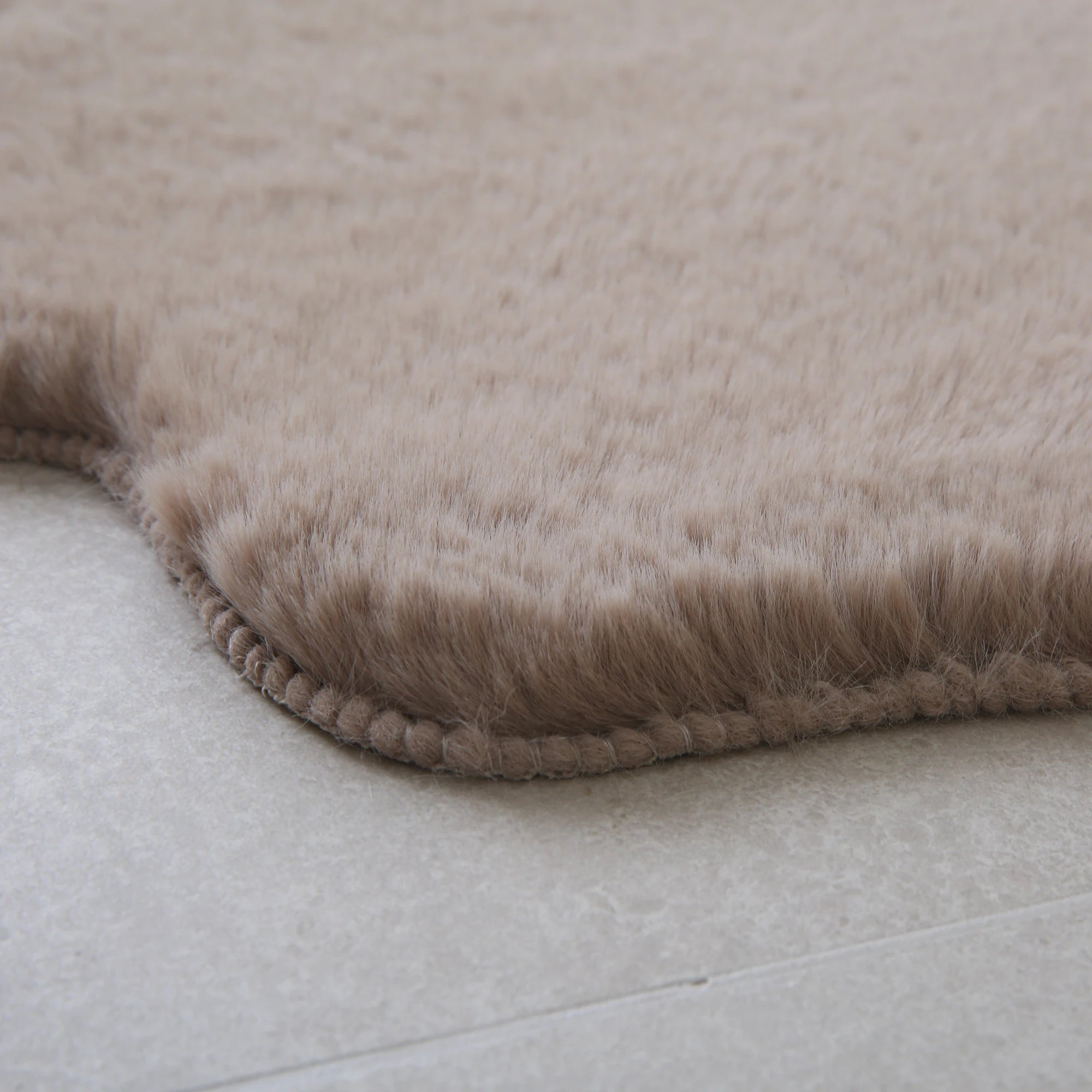 Dino Form Teppich | Beige