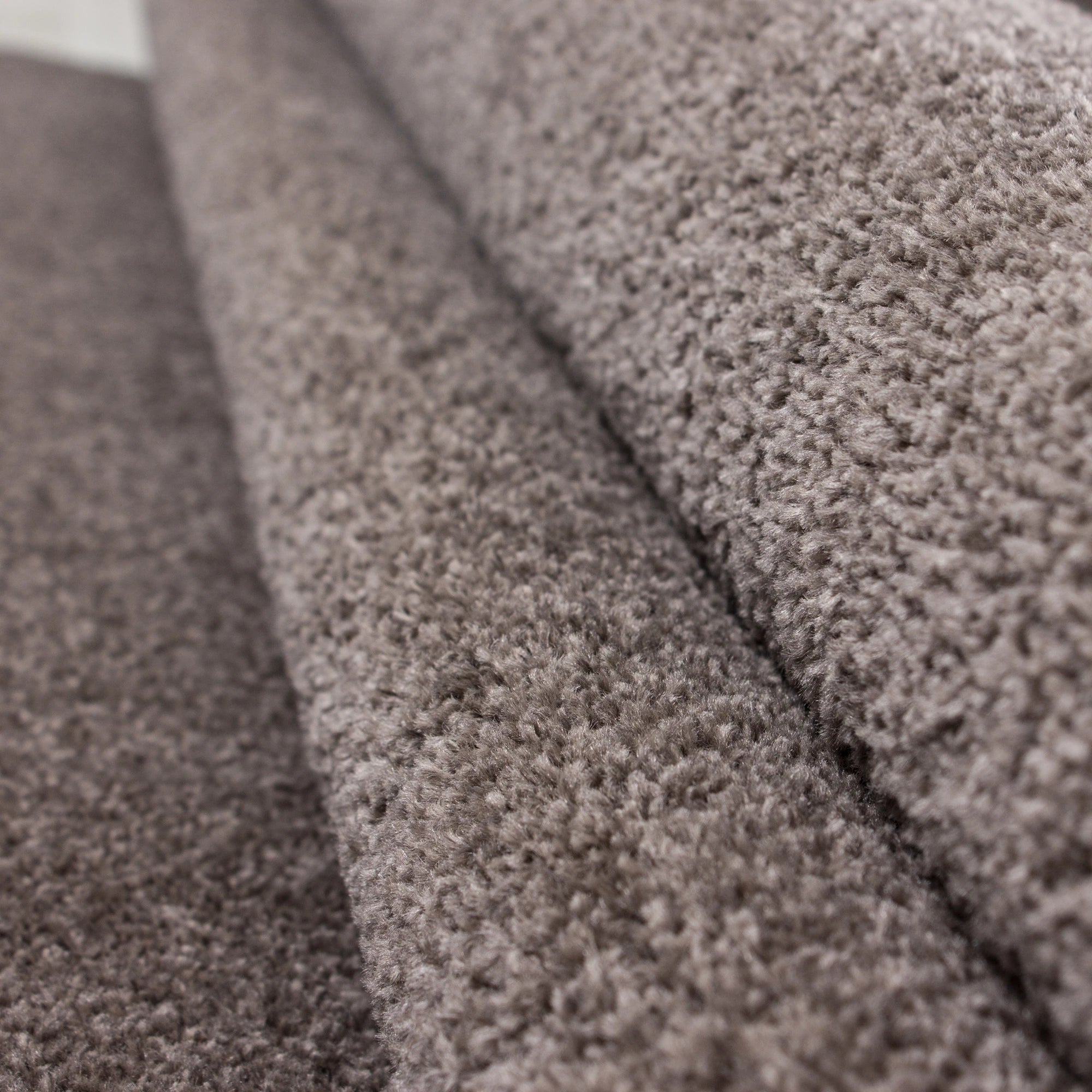 Massiver Teppich aus Mokka-Plüschgewebe