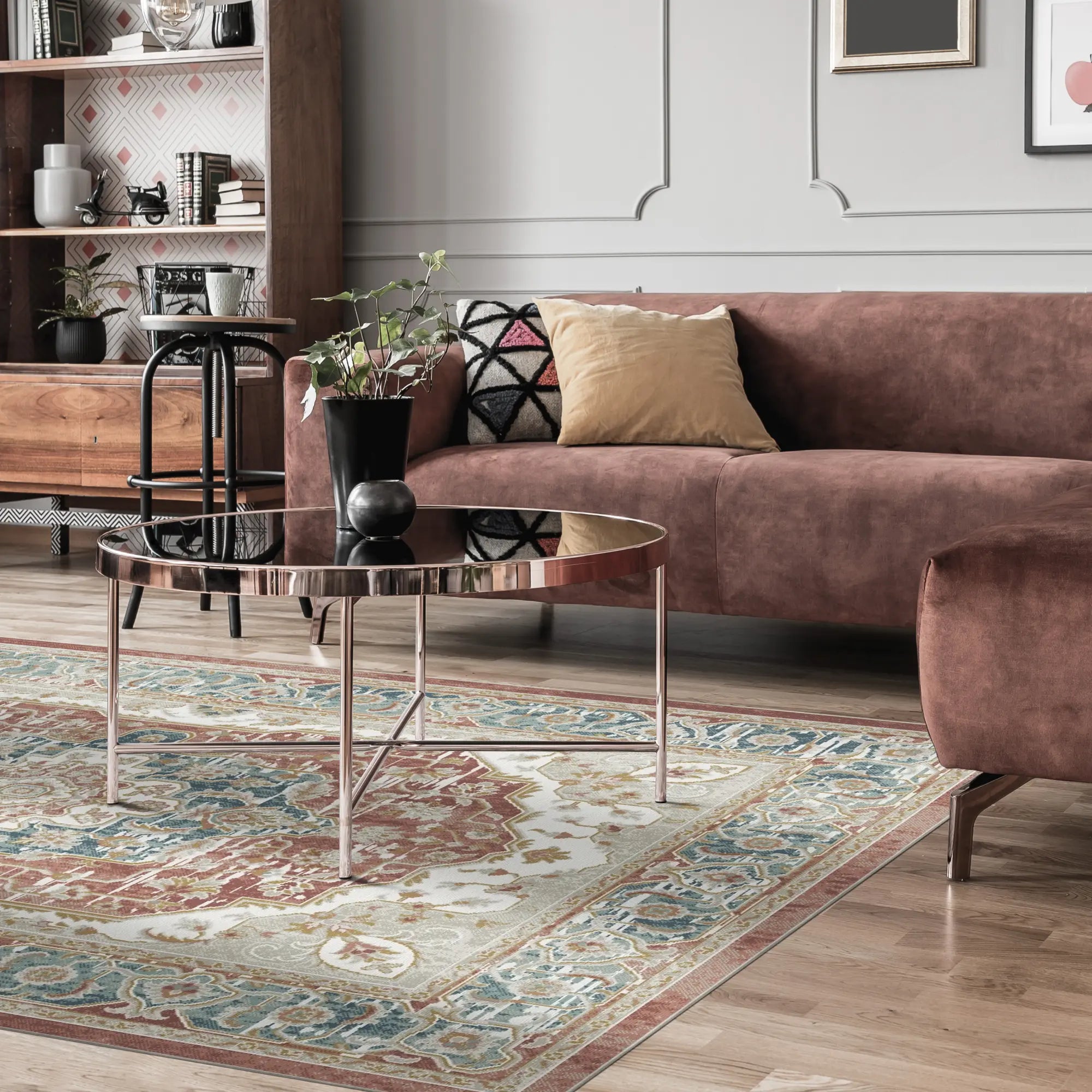 Teppich mit verziertem Medaillonmuster in Rost, Blau, Beige und Cremefarben