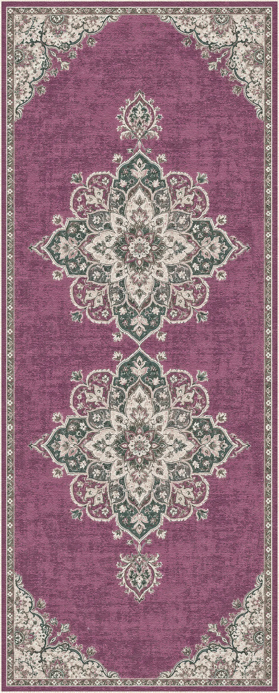 Ein rechteckiger Teppich mit einem traditionellen Medaillonmuster in Altmagenta, Salbeigrün und Creme, flach vor weißem Hintergrund dargestellt.