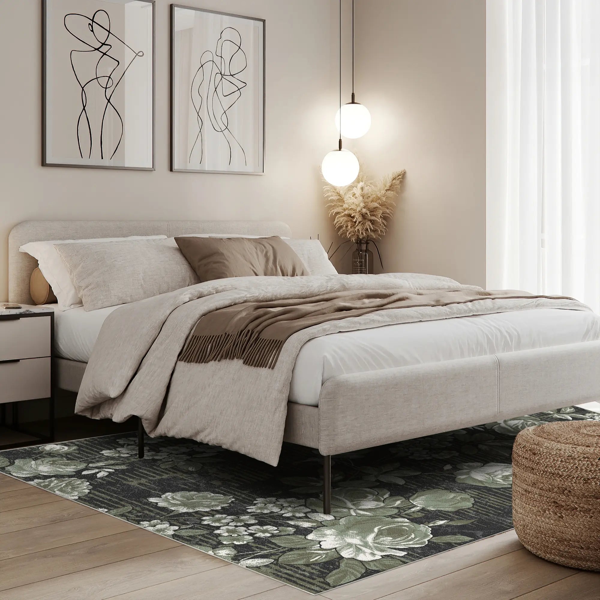 Modernes Schlafzimmer mit einem Bett, Nachttischen und abstrakter Kunst an der Wand.