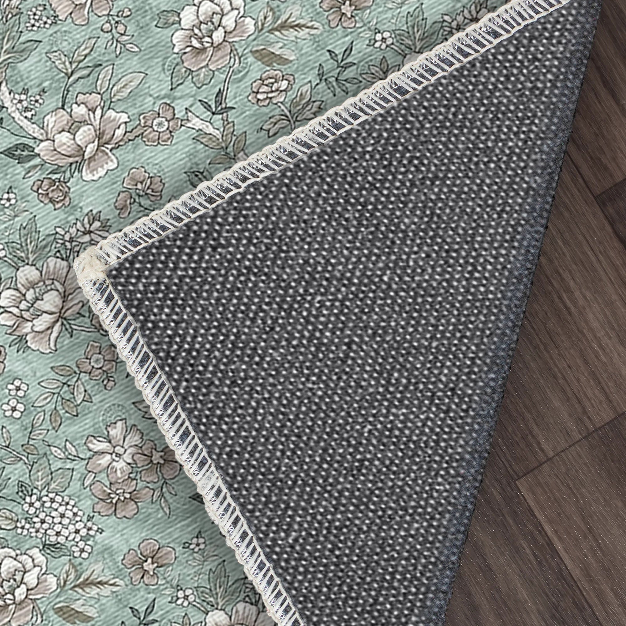 Vintage Teppich in Mintgrün mit Kleinem Blumenmuster