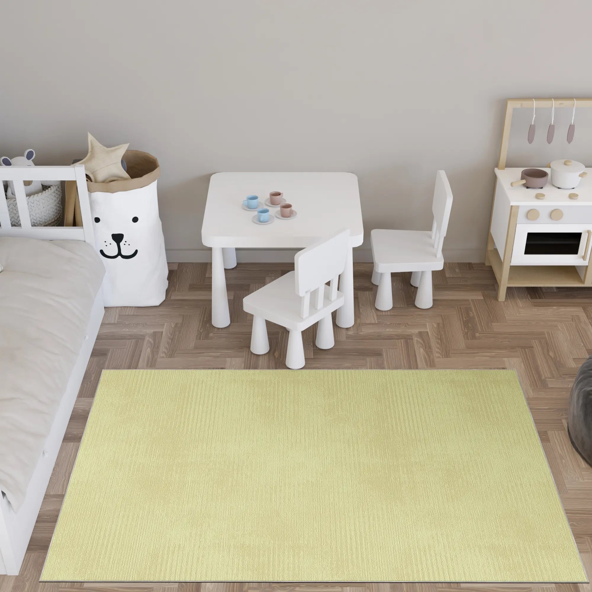 Strukturierter hellgelber Teppich auf Parkettboden im Kinderzimmer
