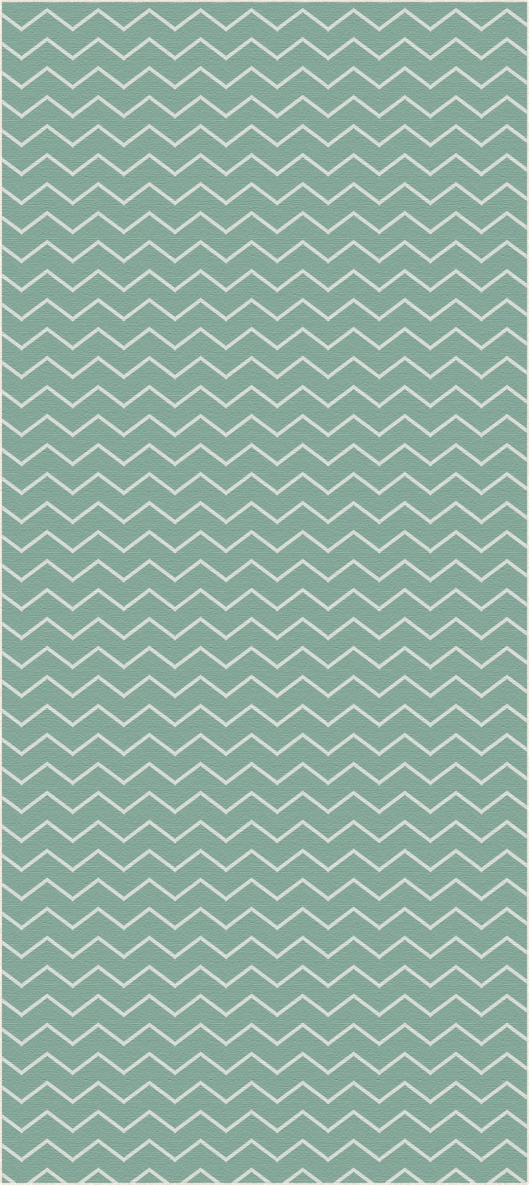 Salbeigrüner Teppich mit weißem Chevron-Muster in flacher Webart