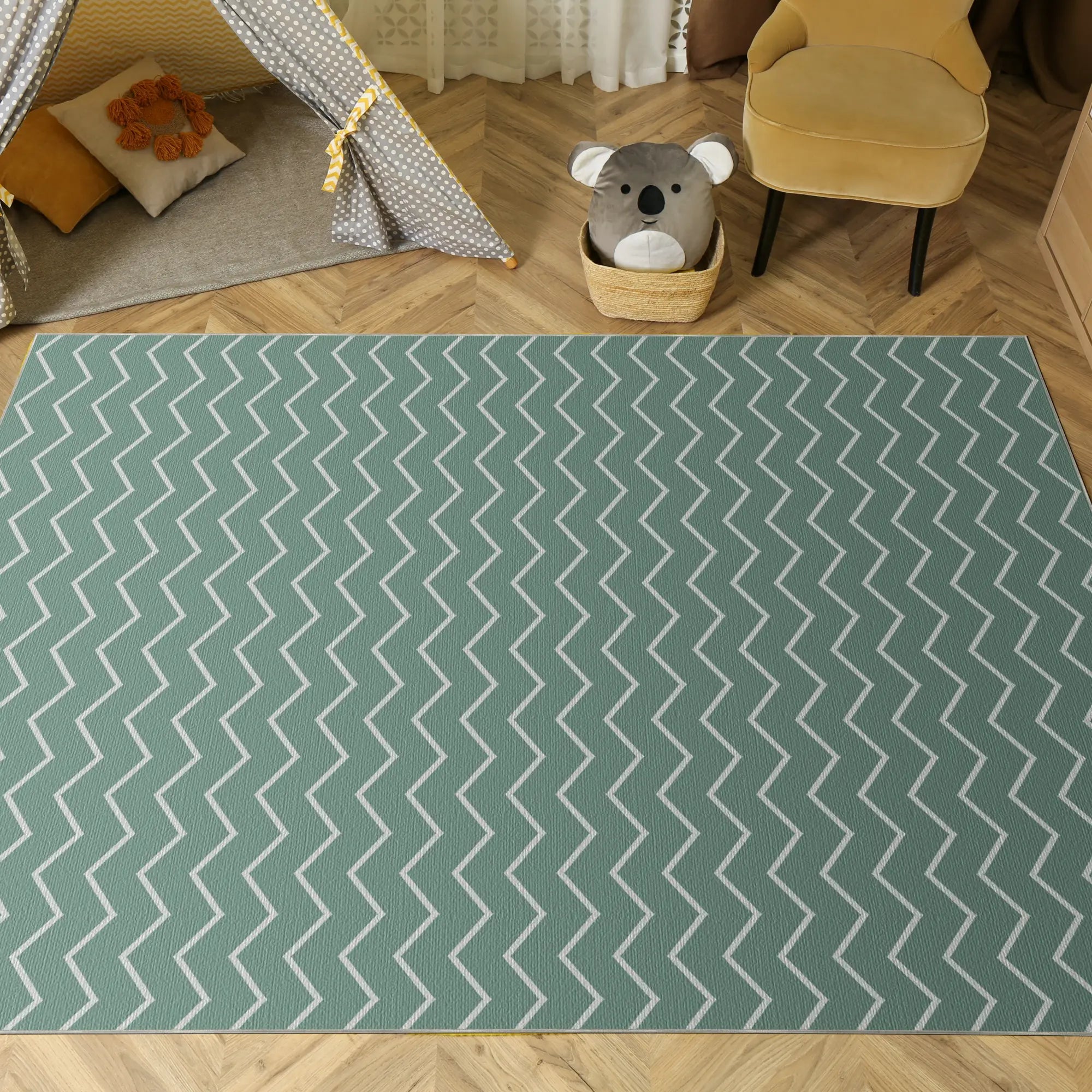 Waschbarer Salbeigrüner Chevron-Teppich