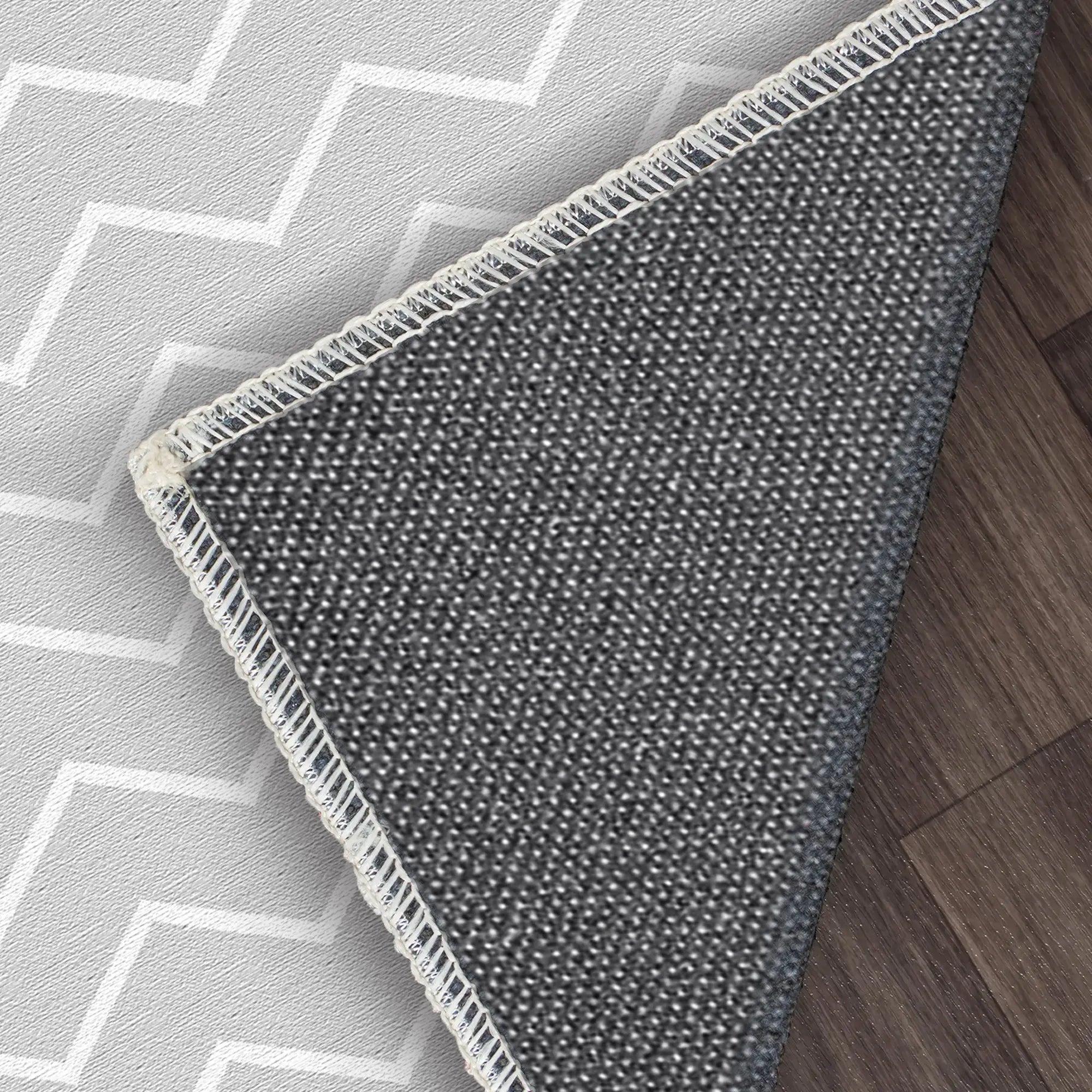 Waschbarer Grauer Chevron-Teppich