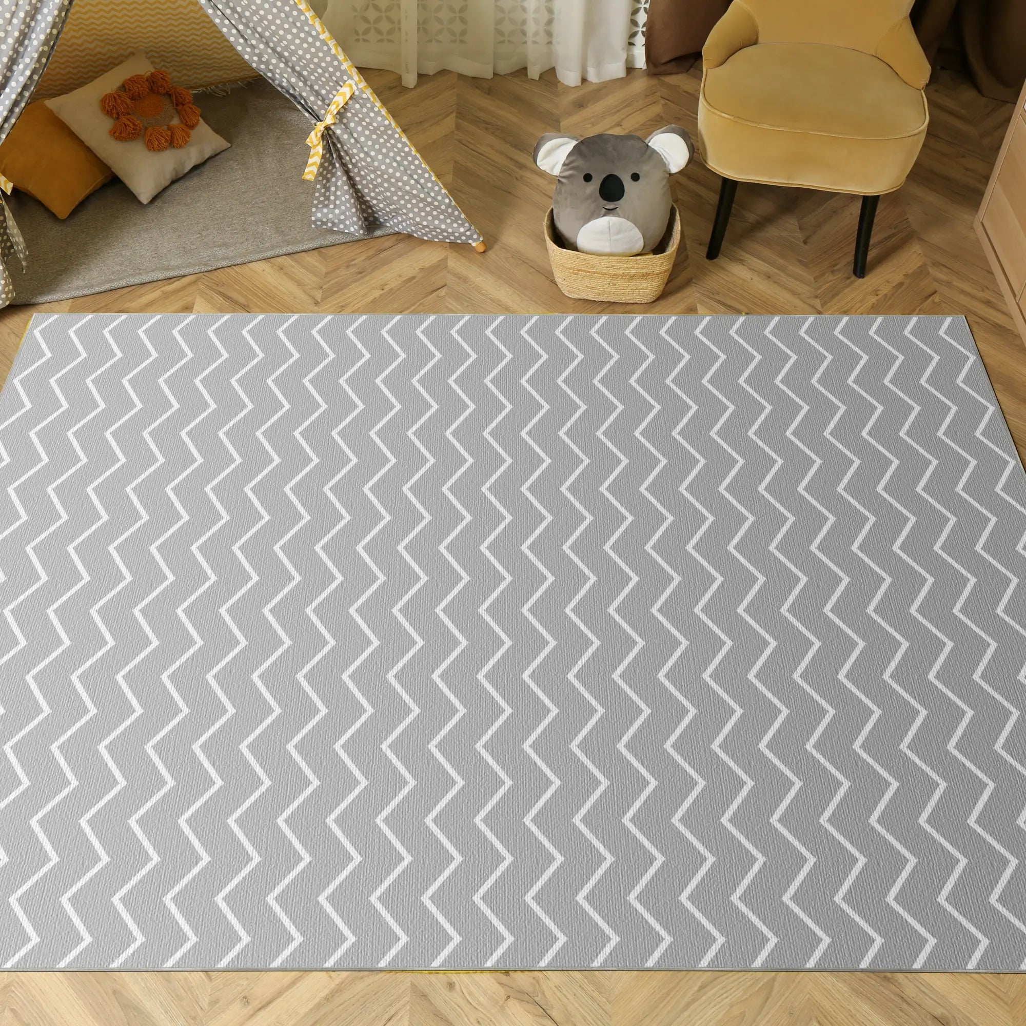 Waschbarer Grauer Chevron-Teppich