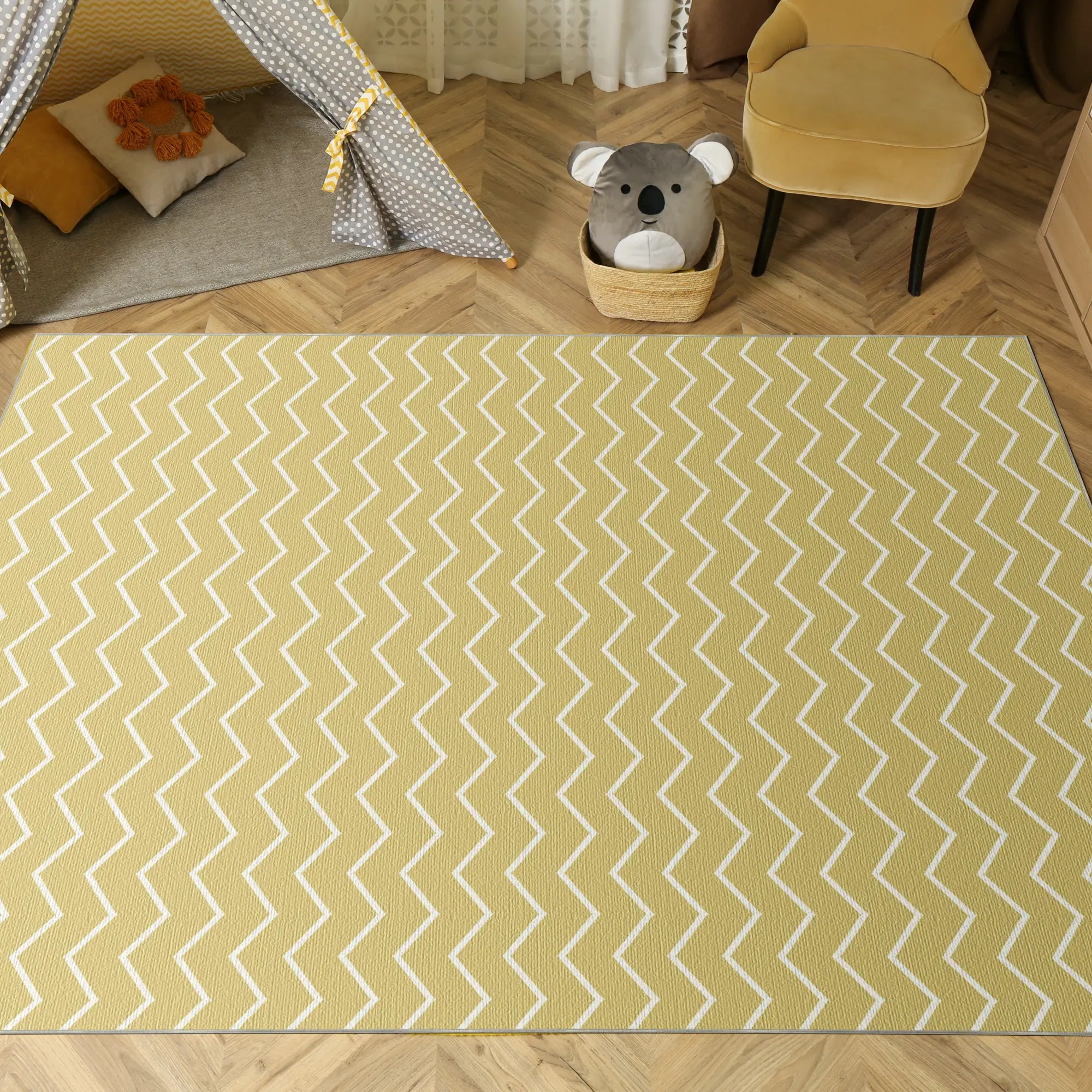 Waschbarer Blassgelber Chevron-Teppich