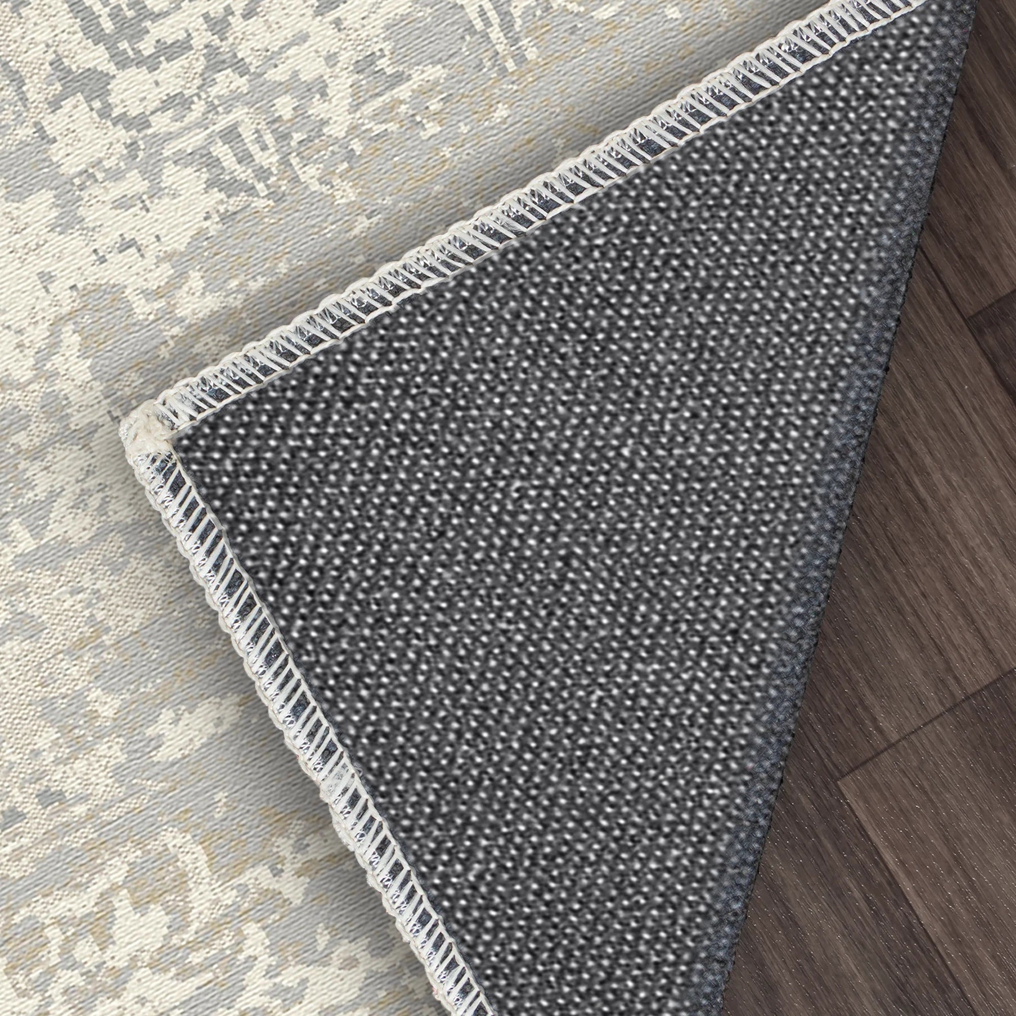 Verblasster Vintage Damast Teppich im Used-Look