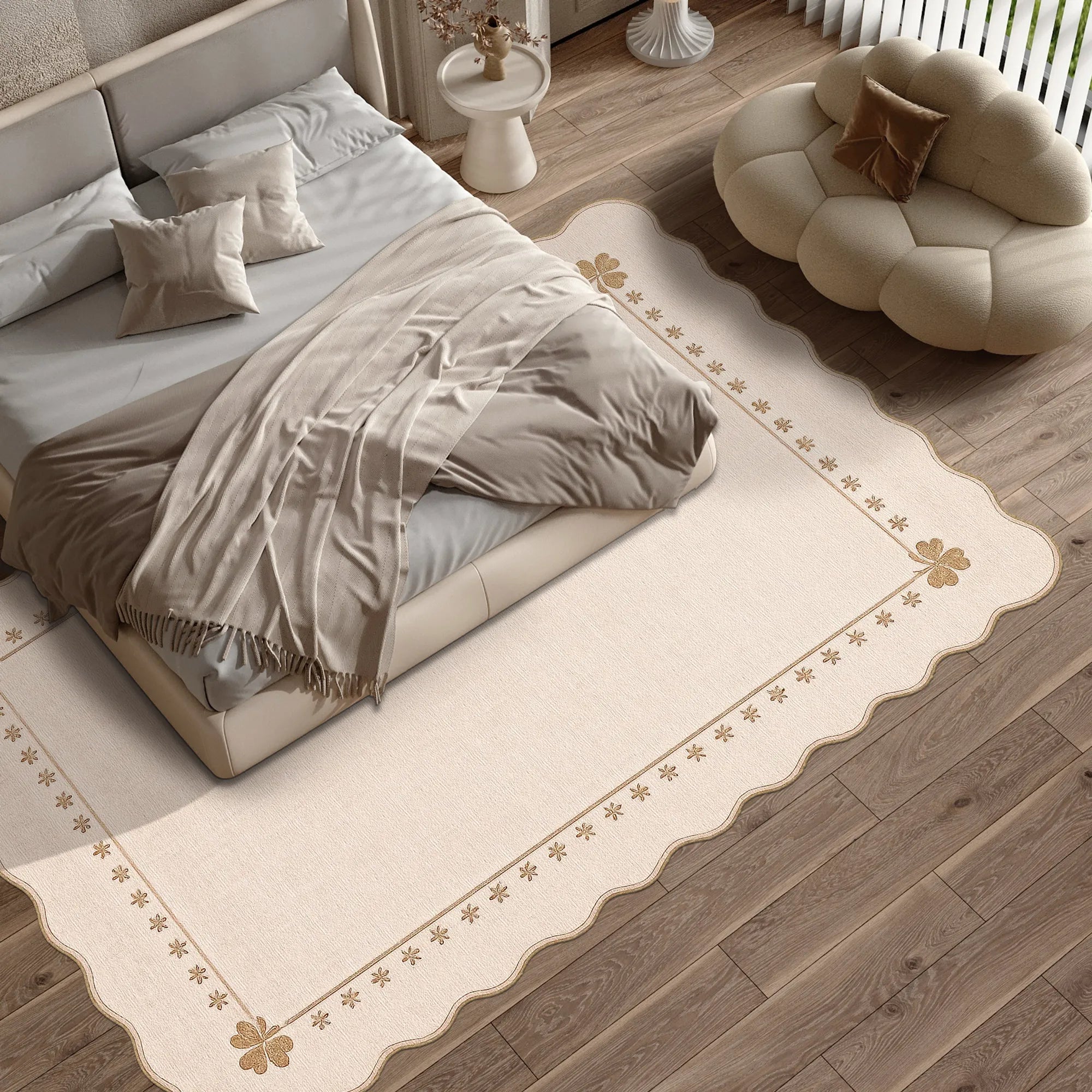 Eleganter Teppich mit gewelltem Kleeblattrand