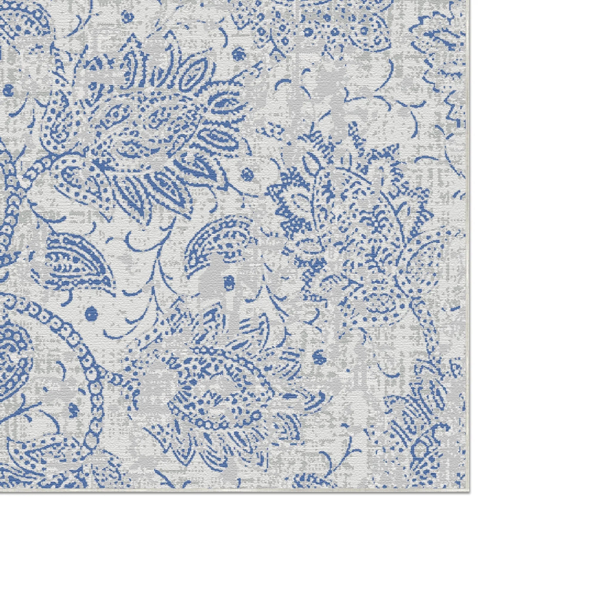 Teppich mit blauen Blumen- und Paisley-Mustern auf hellgrauem Hintergrund