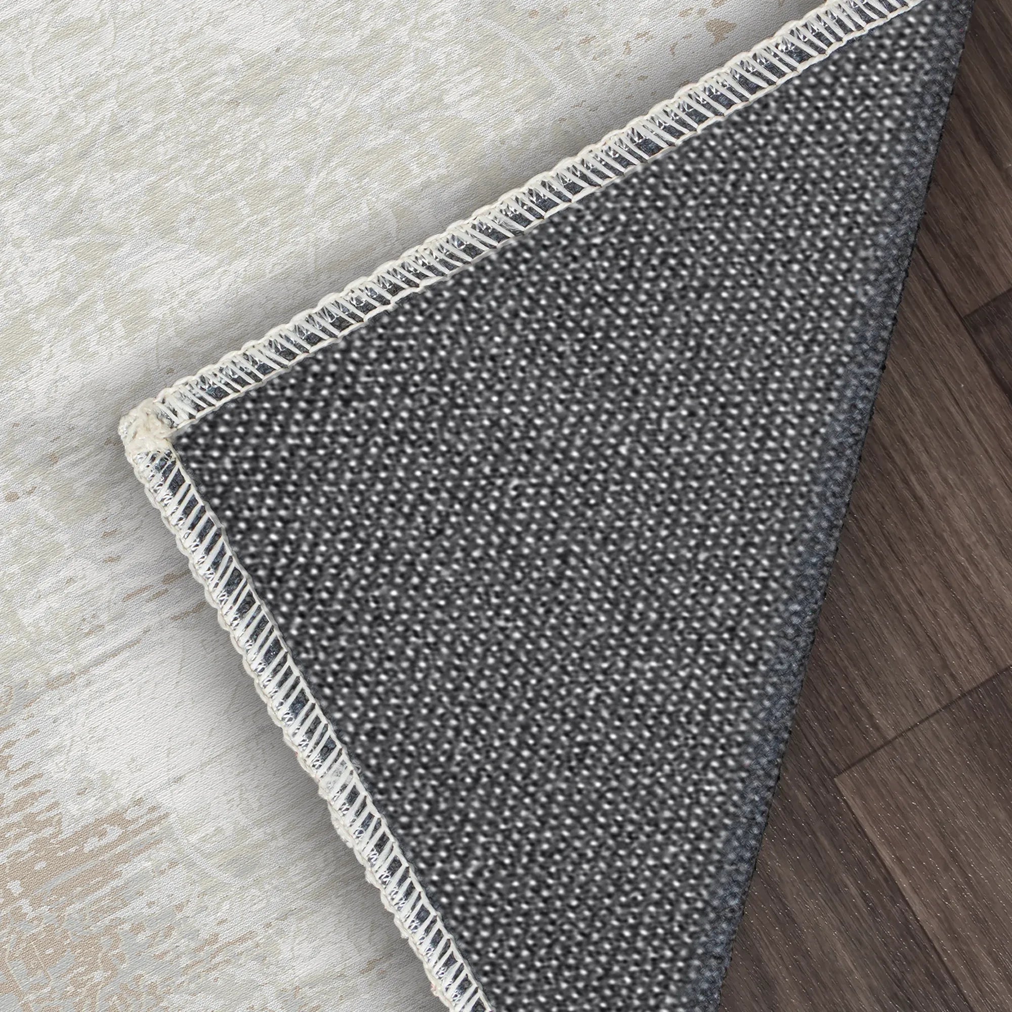 Lucent Tide Teppich in der Farbe Distressed Ivory