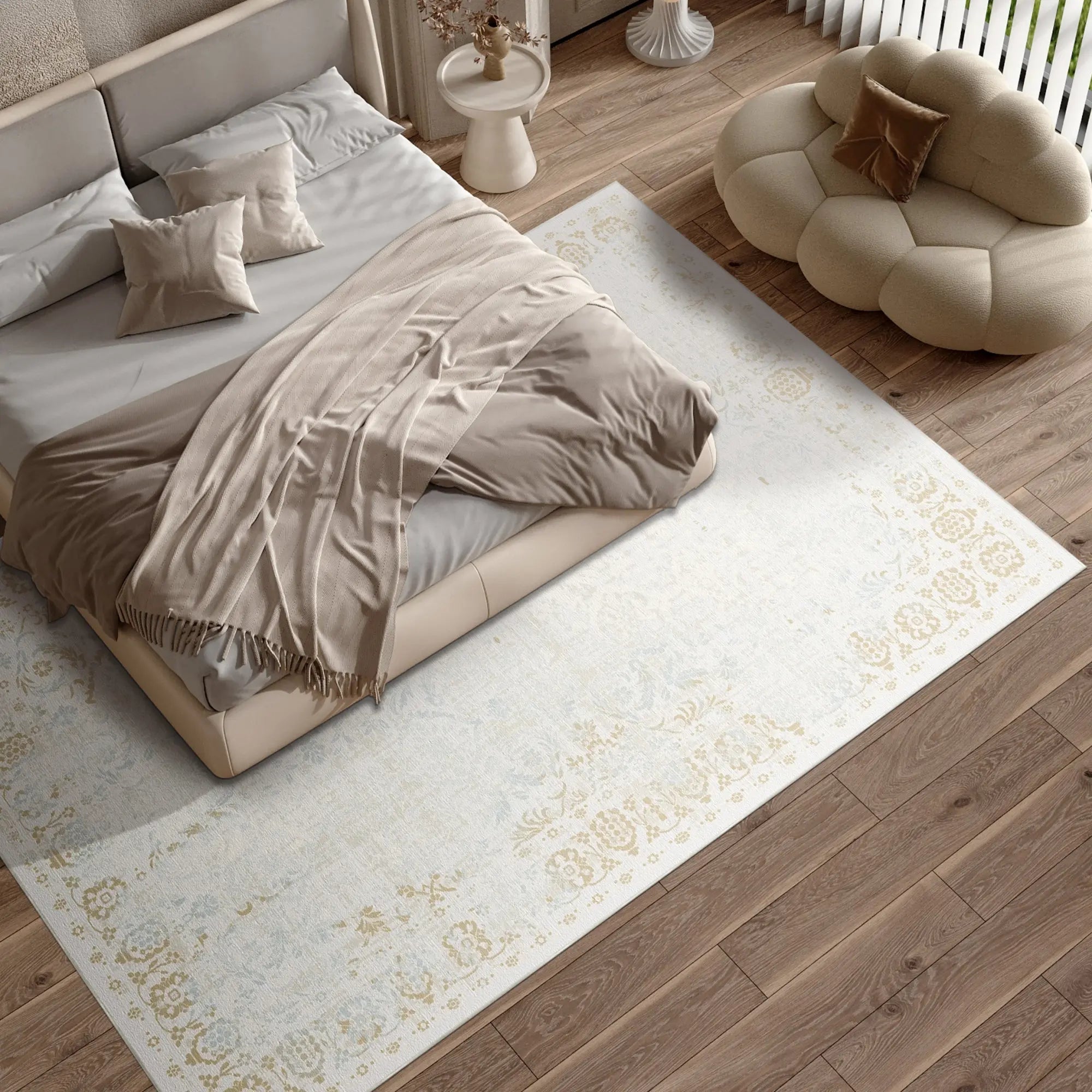 Gilded Grove Abgenutzter Beiger Teppich