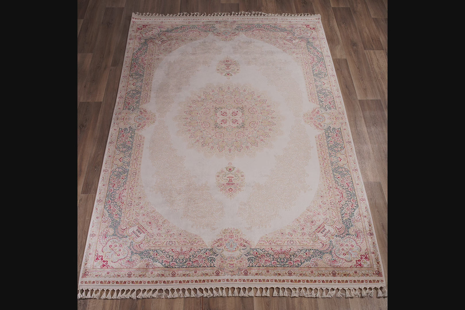 Eine Neue Ära in Luxus-Teppichen Reine Seide & Vintage-Touch